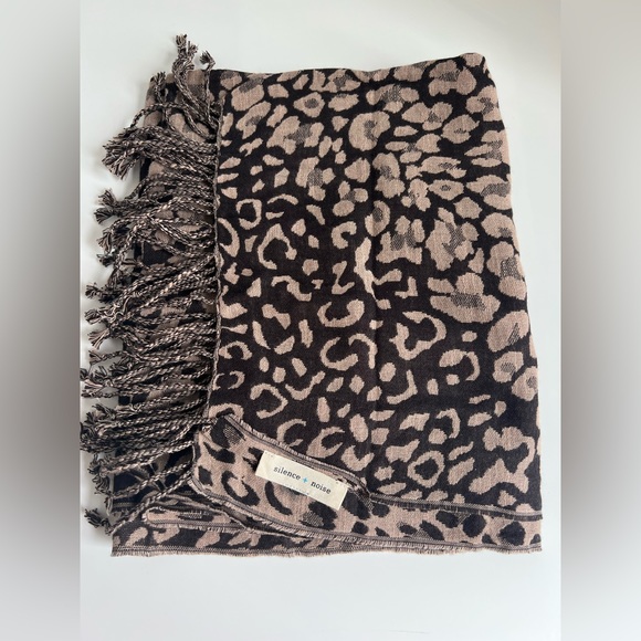 Silence + noise scarf - Picture 2 of 6